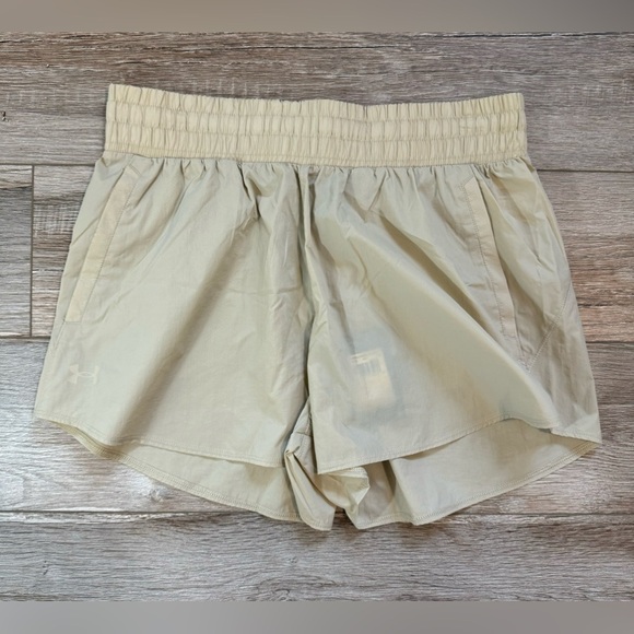 Under Armour Women’s Flex Woven 3" Crinkle Shorts Active Size Medium Khaki Base - Picture 3 of 7